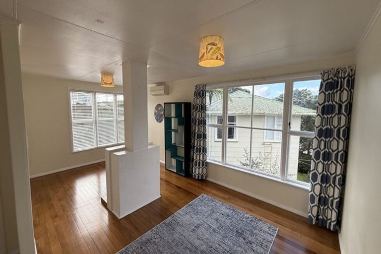 Photo of property in 24 Banks Street, Marfell, New Plymouth, 4310