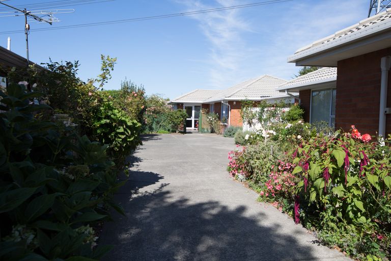 Photo of property in 2/125 Hawthornden Road, Avonhead, Christchurch, 8042