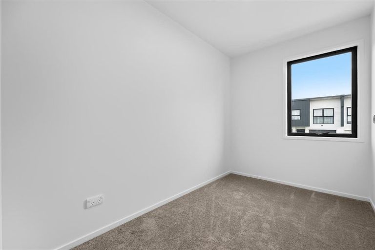 Photo of property in 12 Kautawa Lane, Massey, Auckland, 0614