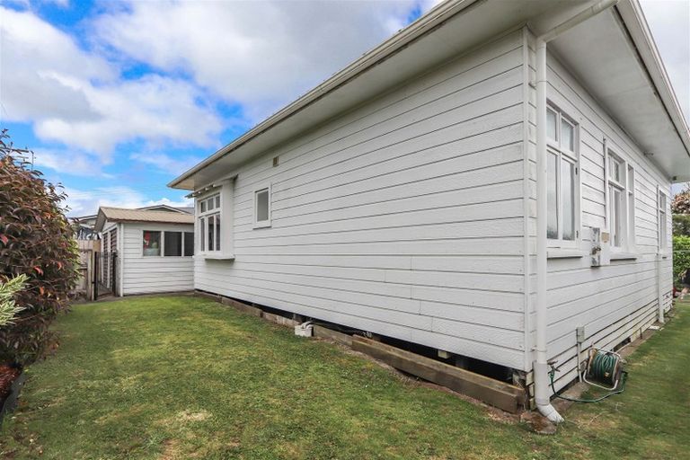 Photo of property in 2 Carrington Street, Inglewood, 4330