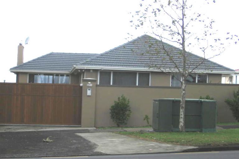 Photo of property in 4295 Great North Road, Glendene, Auckland, 0602