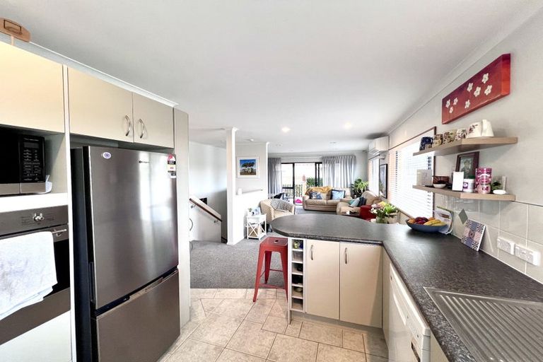 Photo of property in 29 Greenview Lane, Red Beach, 0932