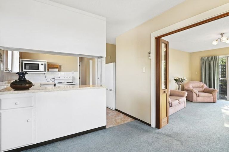 Photo of property in 92b Royal Park Drive, Parklands, Christchurch, 8083