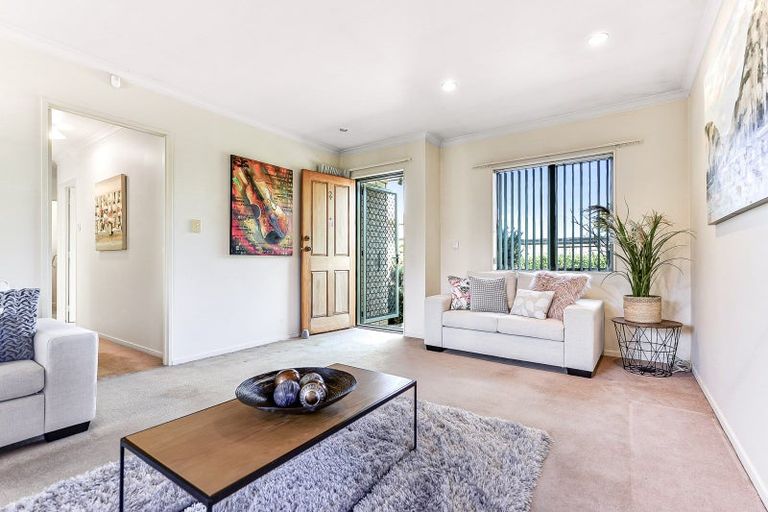 Photo of property in 2/38 Sandwich Road, St Andrews, Hamilton, 3200