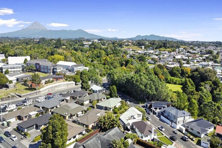 Photo of property in 26 Baring Terrace, Strandon, New Plymouth, 4312