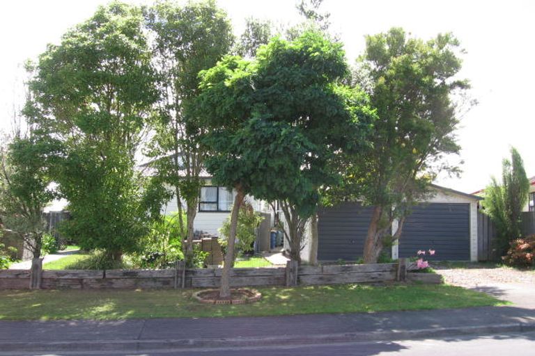Photo of property in 25 Cabello Place, Unsworth Heights, Auckland, 0632