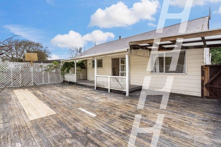 Photo of property in 43 Frobisher Way, Clendon Park, Auckland, 2103