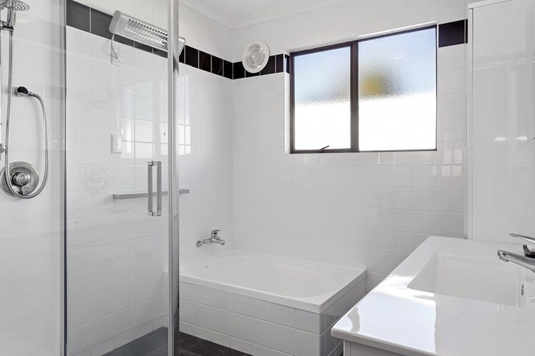 Photo of property in 1 Ensors Place, Waikuku Beach, 7402