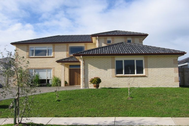 Photo of property in 14 Oswald Close, Flat Bush, Auckland, 2016
