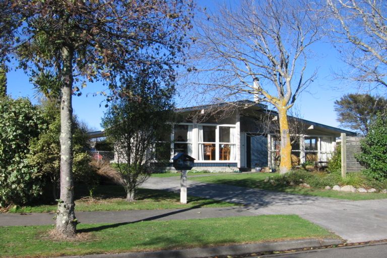 Photo of property in 4 Abraham Crescent, Milson, Palmerston North, 4414