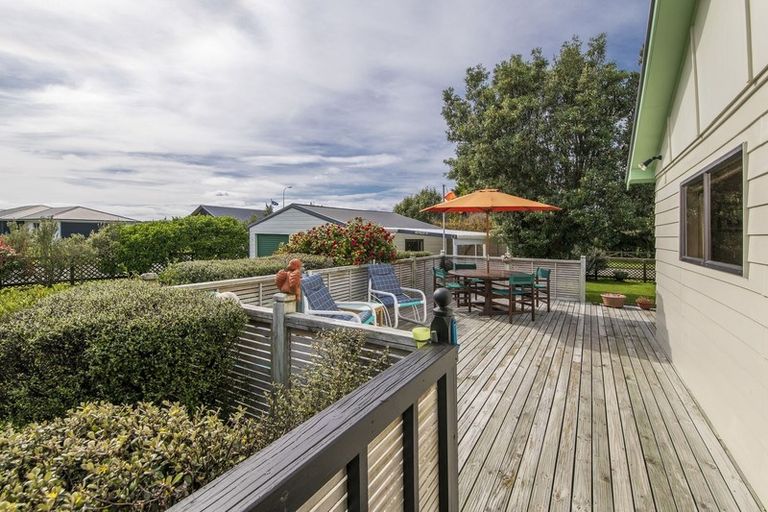 Photo of property in 2 Sand Dune Grove, Waikawa Beach, Levin, 5573