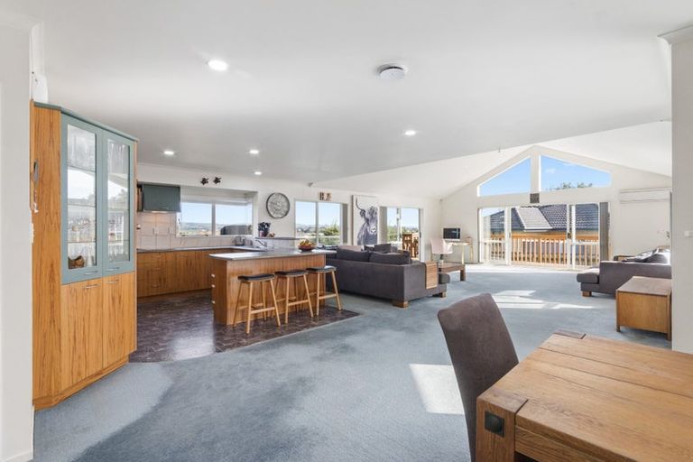 Photo of property in 17 Bella Villa Drive, Waiuku, 2123