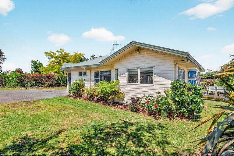 Photo of property in 2/35 Fairview Terrace, Waipahihi, Taupo, 3330
