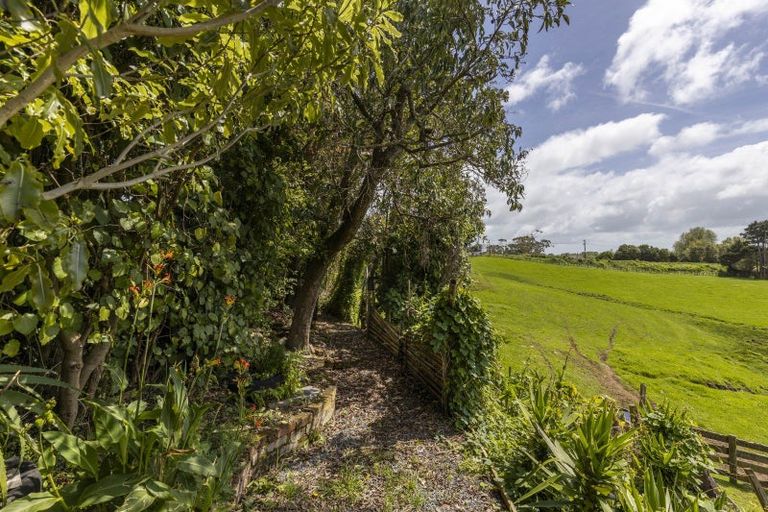 Photo of property in 1402 Devon Road, Brixton, Waitara, 4382