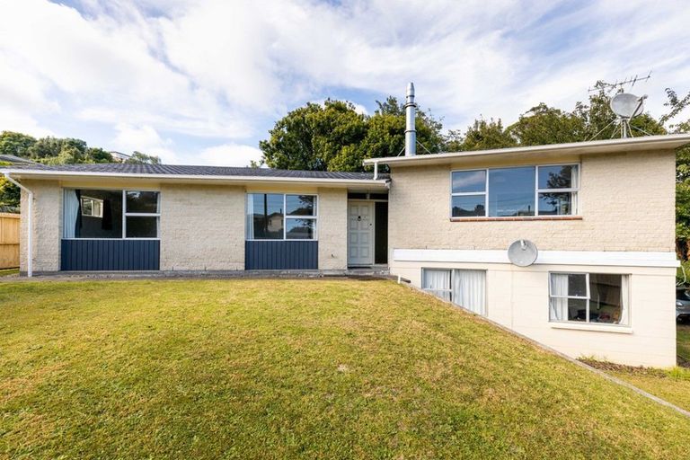 Photo of property in 235 Heta Road, Merrilands, New Plymouth, 4312