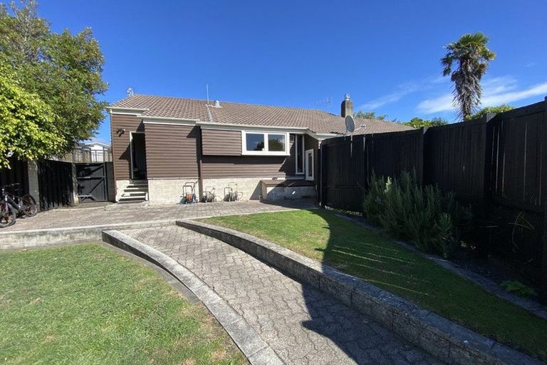 Photo of property in 19 Tauroa Road, Havelock North, 4130