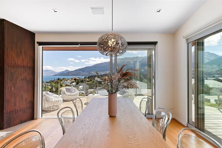 Photo of property in 17 Poplar Drive, Kelvin Heights, Queenstown, 9300