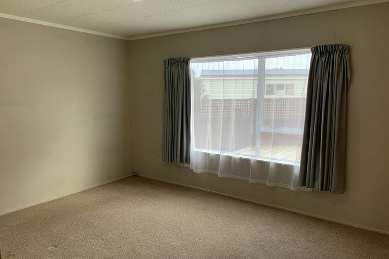 Photo of property in 56 Hamilton Drive, Waiuku, 2123