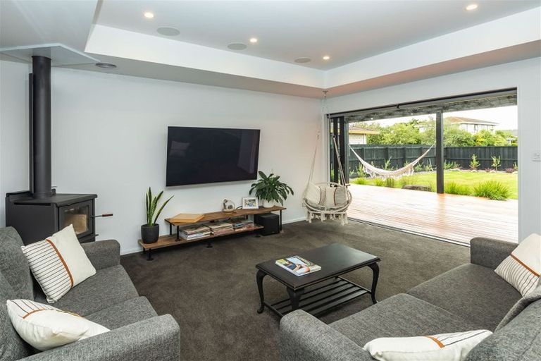 Photo of property in 17 Chipping Lane, Redwood, Christchurch, 8051