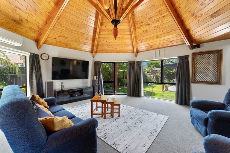 Photo of property in 16 Fraser Court, Roslyn, Palmerston North, 4414