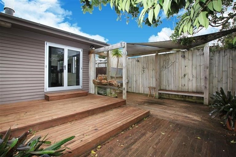 Photo of property in 63 Sheridan Drive, New Lynn, Auckland, 0600