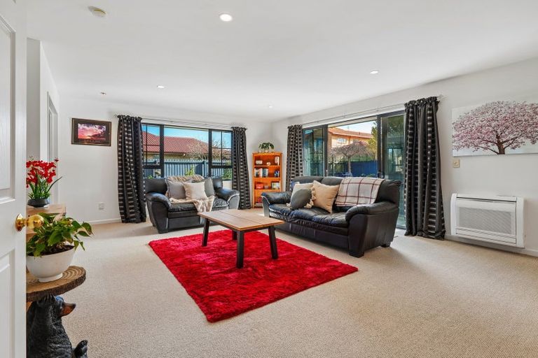 Photo of property in 40 Coolspring Way, Redwood, Christchurch, 8051