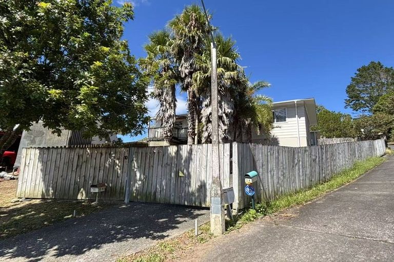 Photo of property in 10 Glenfinn Place, Massey, Auckland, 0614