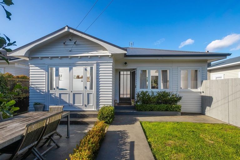 Photo of property in 25 Premier Avenue, Point Chevalier, Auckland, 1022