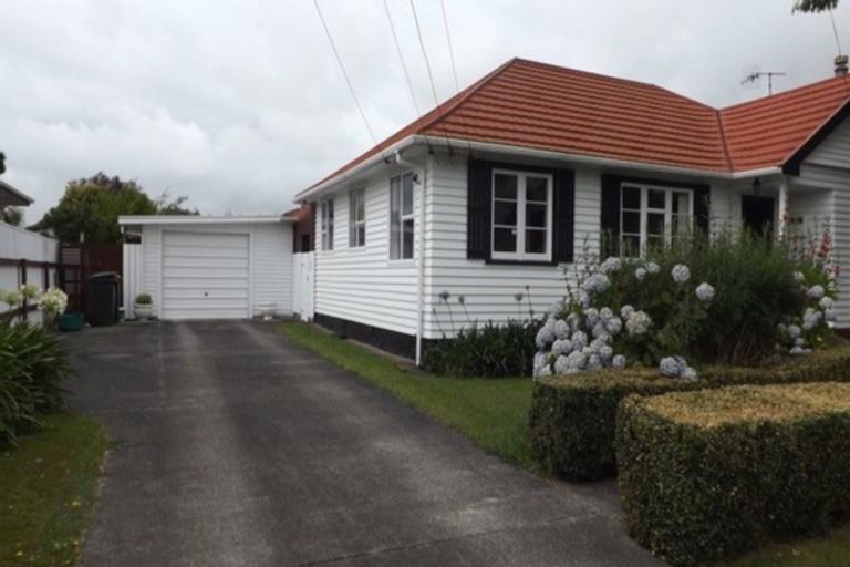 Photo of property in 13 Saint Annes Street, Levin, 5510