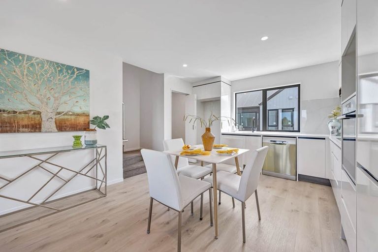 Photo of property in 2/25 Taikata Road, Te Atatu Peninsula, Auckland, 0610