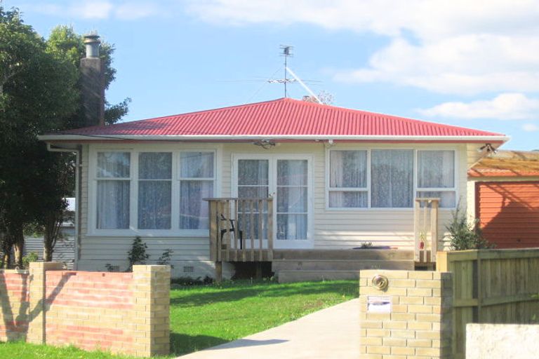 Photo of property in 10 Serjeant Street, Henderson, Auckland, 0612