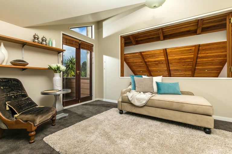 Photo of property in 1 The Knoll, Greenhithe, Auckland, 0632