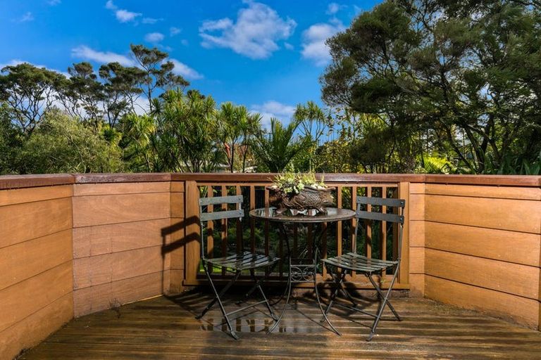 Photo of property in 1 The Knoll, Greenhithe, Auckland, 0632