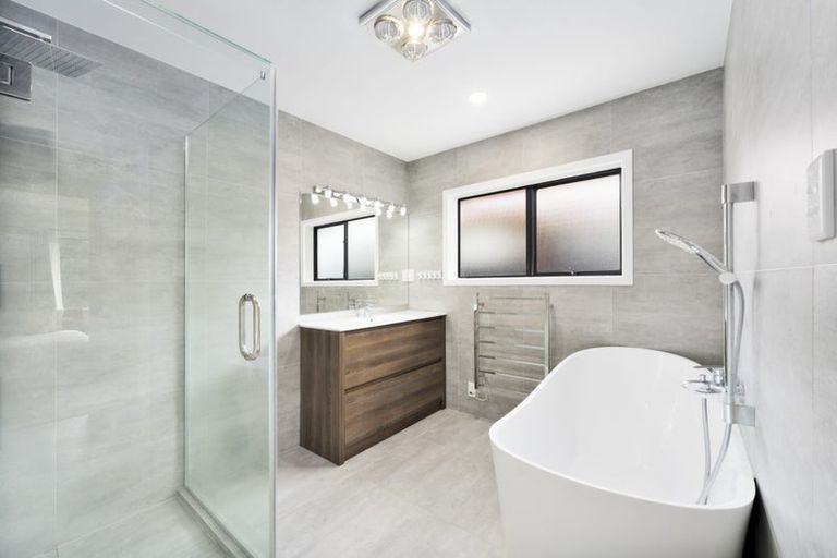 Photo of property in 14 Rhinevale Close, Henderson, Auckland, 0612