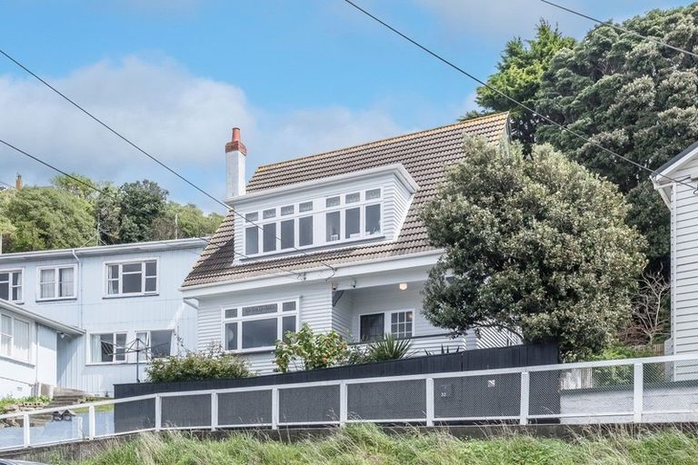 Photo of property in 32 Queens Drive, Kilbirnie, Wellington, 6022