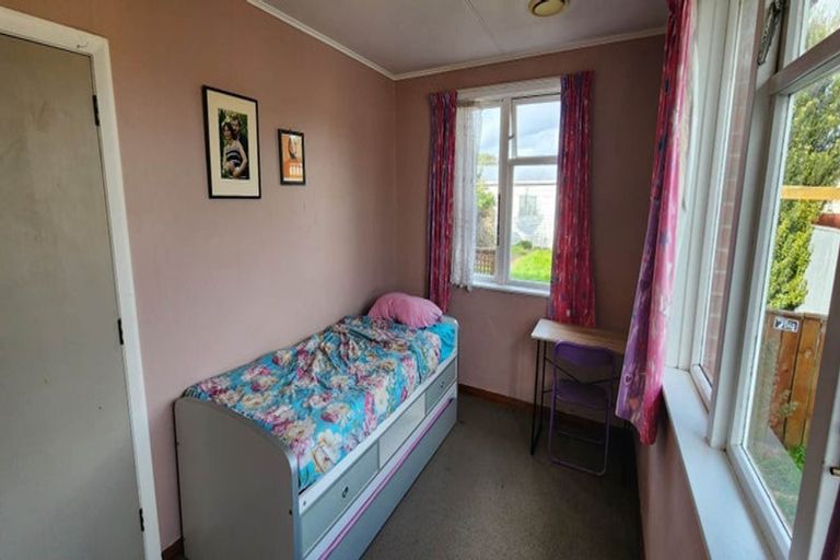 Photo of property in 2a Montrose Place, Takaro, Palmerston North, 4412