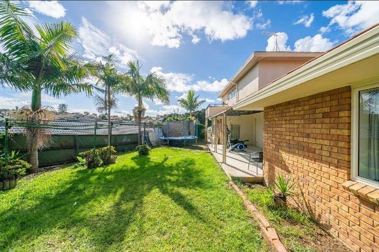 Photo of property in 12 De Havilland Drive, Goodwood Heights, Auckland, 2105