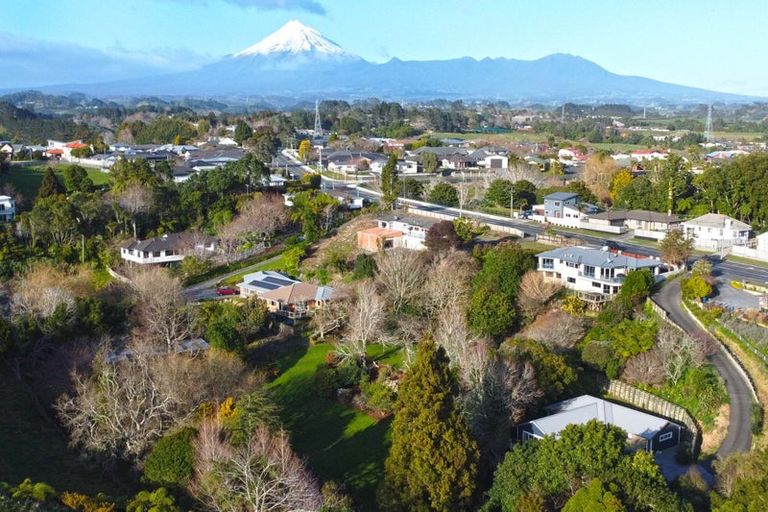 Photo of property in 397 Mangorei Road, Merrilands, New Plymouth, 4312