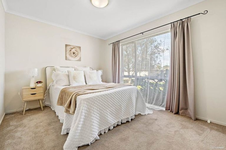 Photo of property in 12 Trevors Place, Pukekohe, 2120