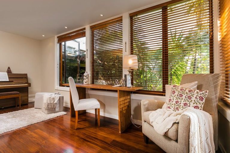 Photo of property in 1 The Knoll, Greenhithe, Auckland, 0632