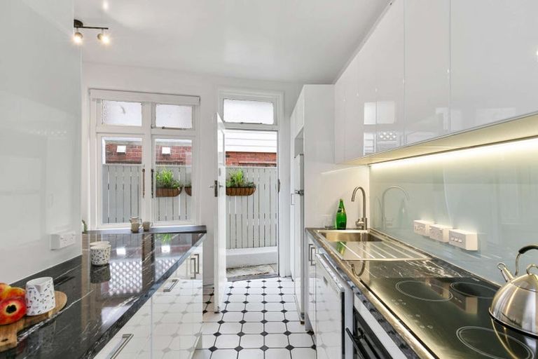 Photo of property in Hobson Flats, 1/1 Hobson Street, Pipitea, Wellington, 6011