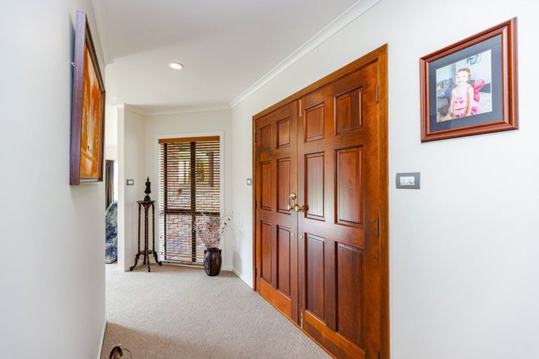 Photo of property in 35 Saint Oswalds Drive, Brunswick, 4571