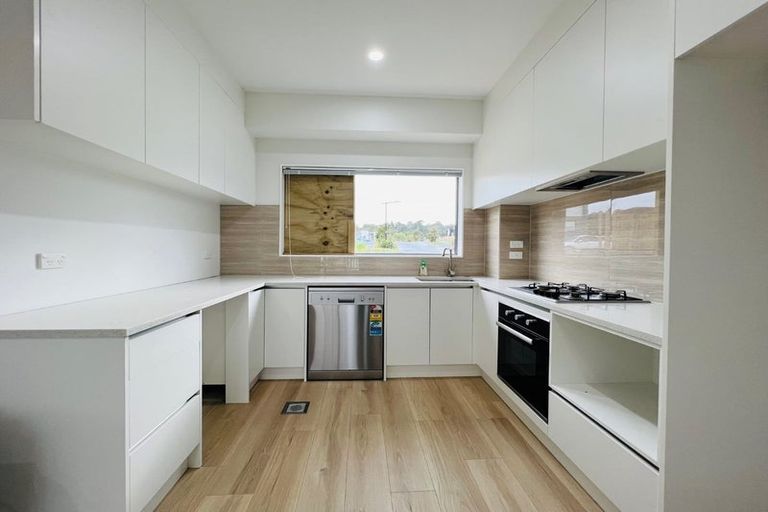 Photo of property in 11a Crestview Rise, Papakura, 2110