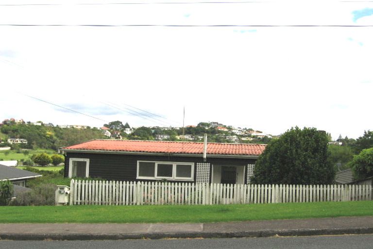 Photo of property in 30 Sylvan Avenue, Northcote, Auckland, 0627