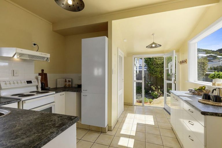 Photo of property in 22 Waikato Street, Island Bay, Wellington, 6023
