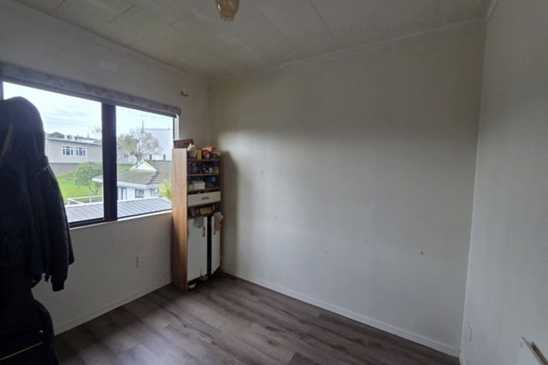Photo of property in 37 Meadowvale Rise, Titirangi, Auckland, 0604