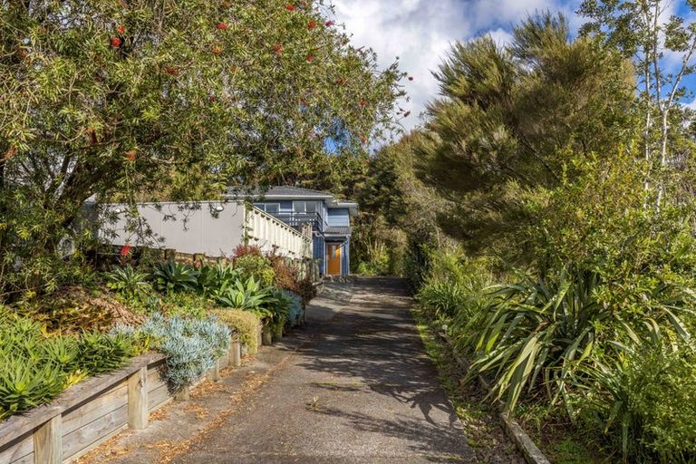 Photo of property in 38 Staincross Street, Green Bay, Auckland, 0604