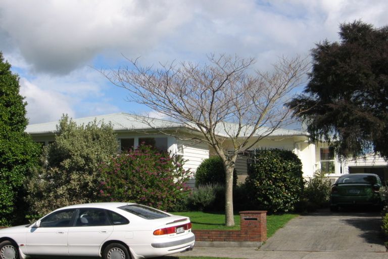 Photo of property in 15 Kapiti Place, Awapuni, Palmerston North, 4412
