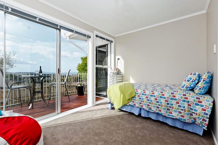 Photo of property in 124 Browns Bay Road, Rothesay Bay, Auckland, 0630
