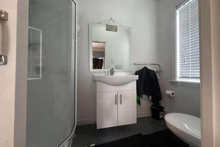 Photo of property in 22 Saint Ronans Avenue, Waterloo, Lower Hutt, 5011